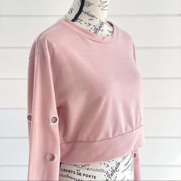 Romwe Women’s Pale Pink Crop Sweatshirt With Grommet Sleeve Details Size Small/4 - Picture 4 of 8